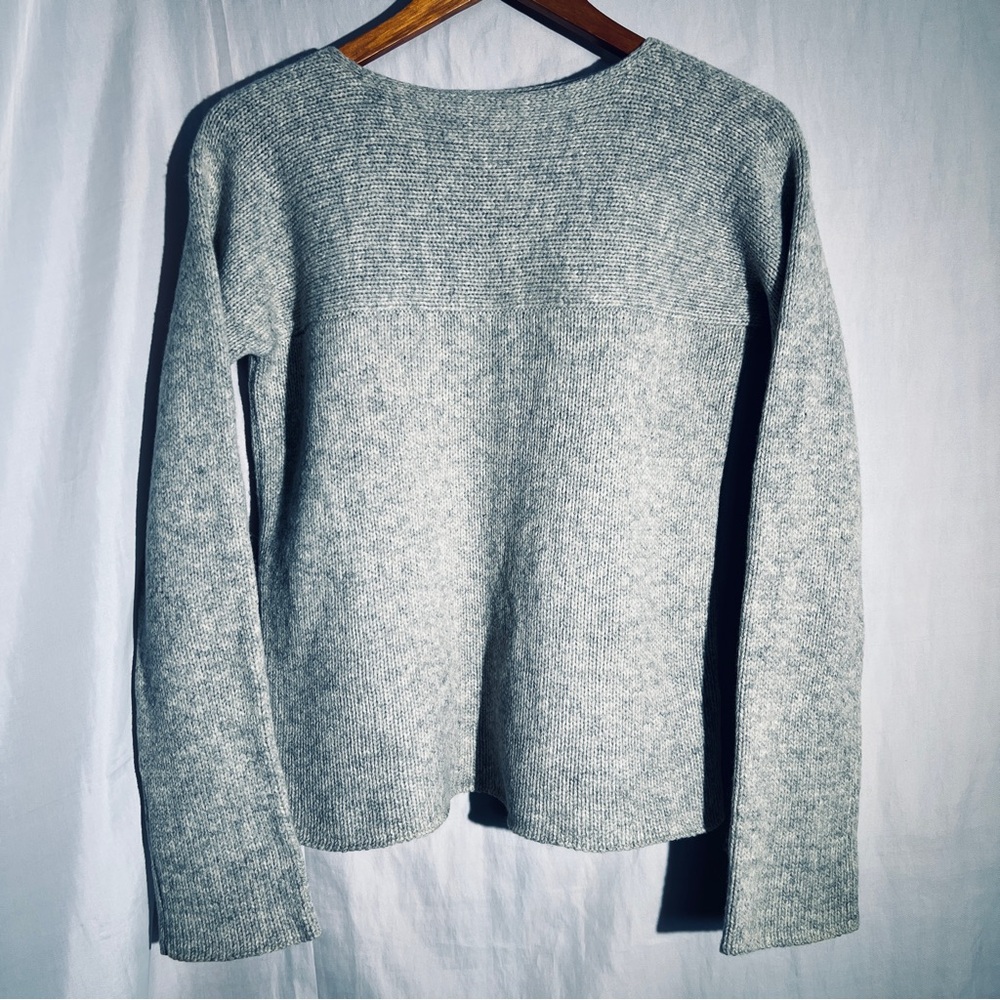 DKNY Pure 100% Lambs Wool Made In Hong Kong Boxy Cropped Gray Sweater - S
